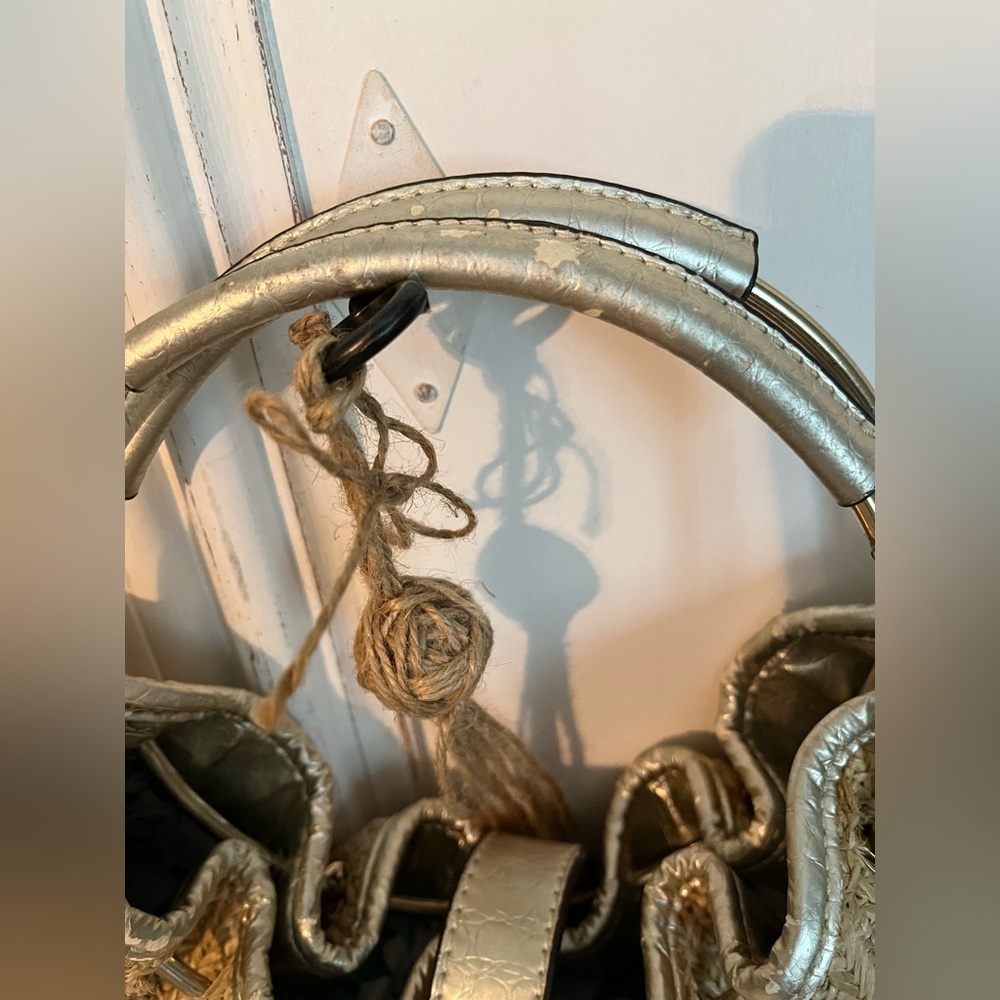 GUESS Summer Raffia Ring Handle Bag With Gold - Picture 16 of 17